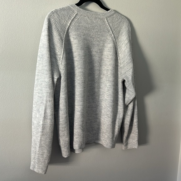 Gap Cozy Waffle Knit Textured Crewneck Gray Sweater, Size Large - Picture 5 of 7